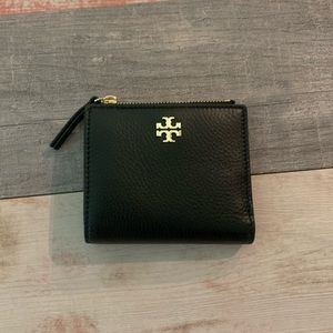 Small Tory Burch Wallet with Zipper Compartment